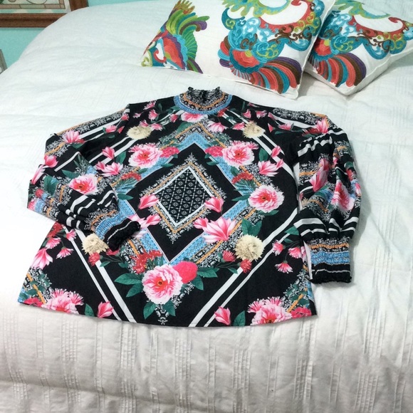 🆕BLACK FLORAL BLOUSE🌸 - Picture 3 of 8